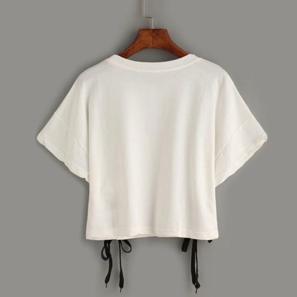 🆕🌸LACED UP TOP “NO HARD FEELINGS” - Picture 2 of 3